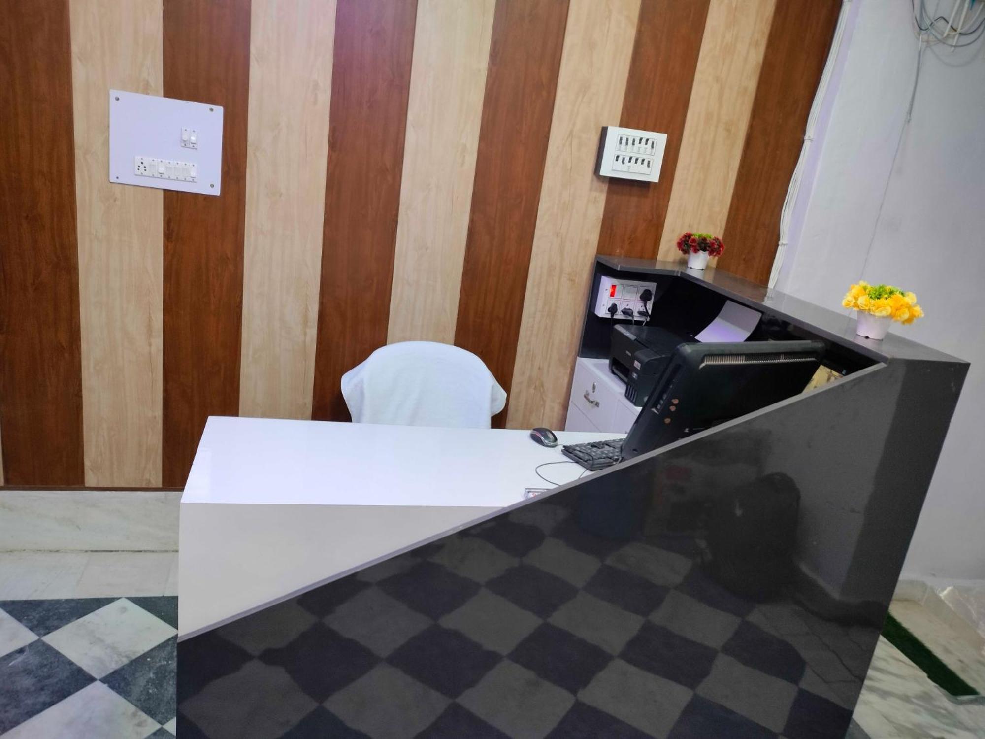 Oyo Palace Hotel Rohtak Zewnętrze zdjęcie
