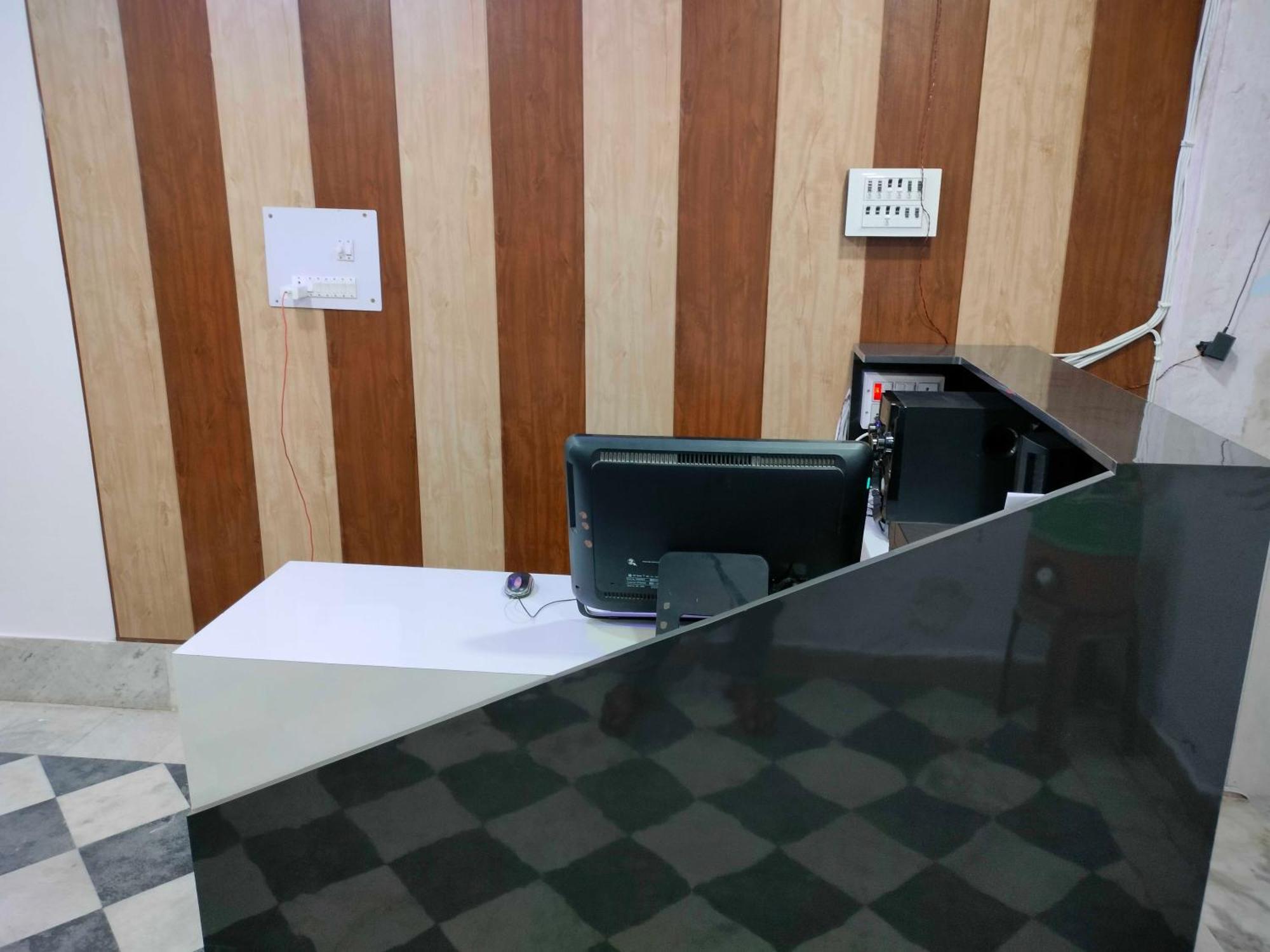 Oyo Palace Hotel Rohtak Zewnętrze zdjęcie