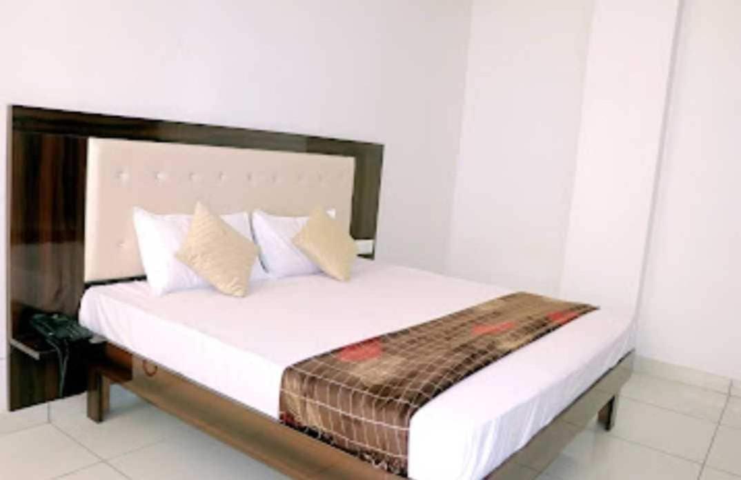 Oyo Palace Hotel Rohtak Zewnętrze zdjęcie