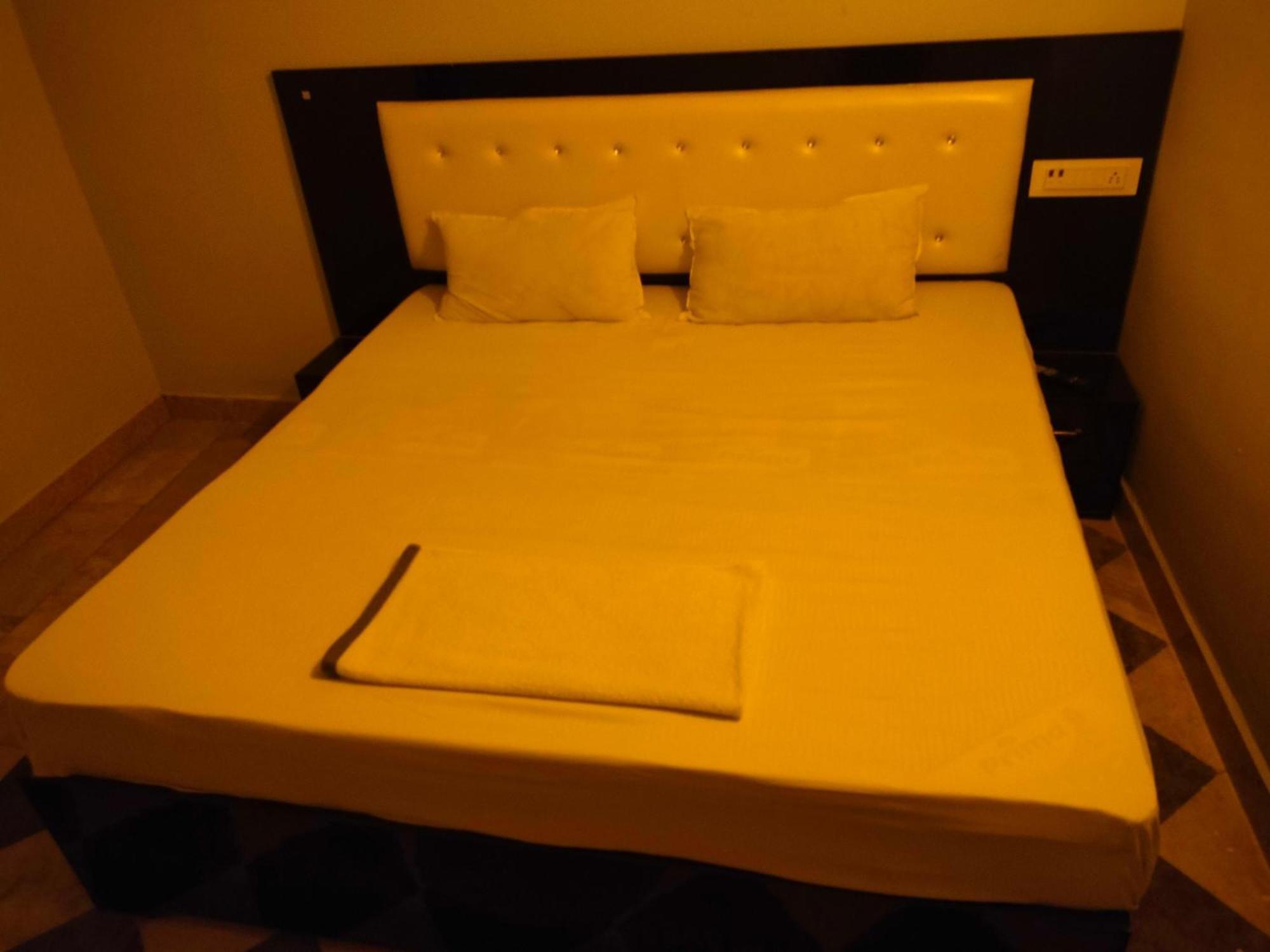 Oyo Palace Hotel Rohtak Zewnętrze zdjęcie