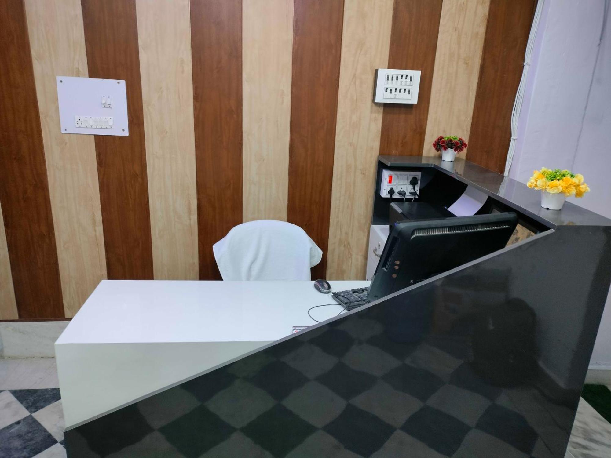 Oyo Palace Hotel Rohtak Zewnętrze zdjęcie